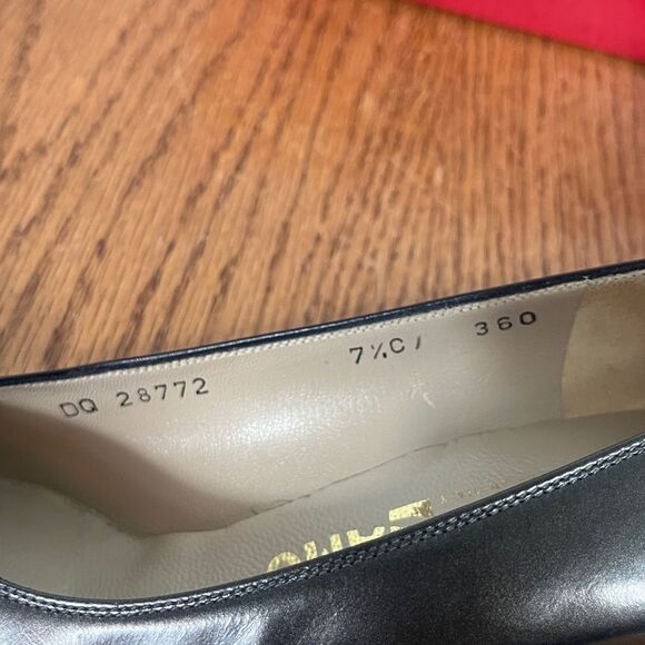 Salvatore Ferragamo 7.5 C Unique Navy & Silver Leather heels with woven toe - Picture 5 of 11